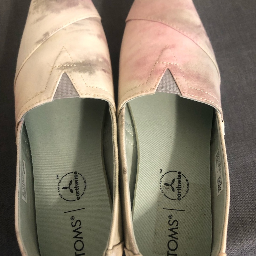 TOMS Tie Dye Pink Gray Slip-on EUC Alpargata comfort Better as Narrow 8.5 or 8 - Picture 2 of 8